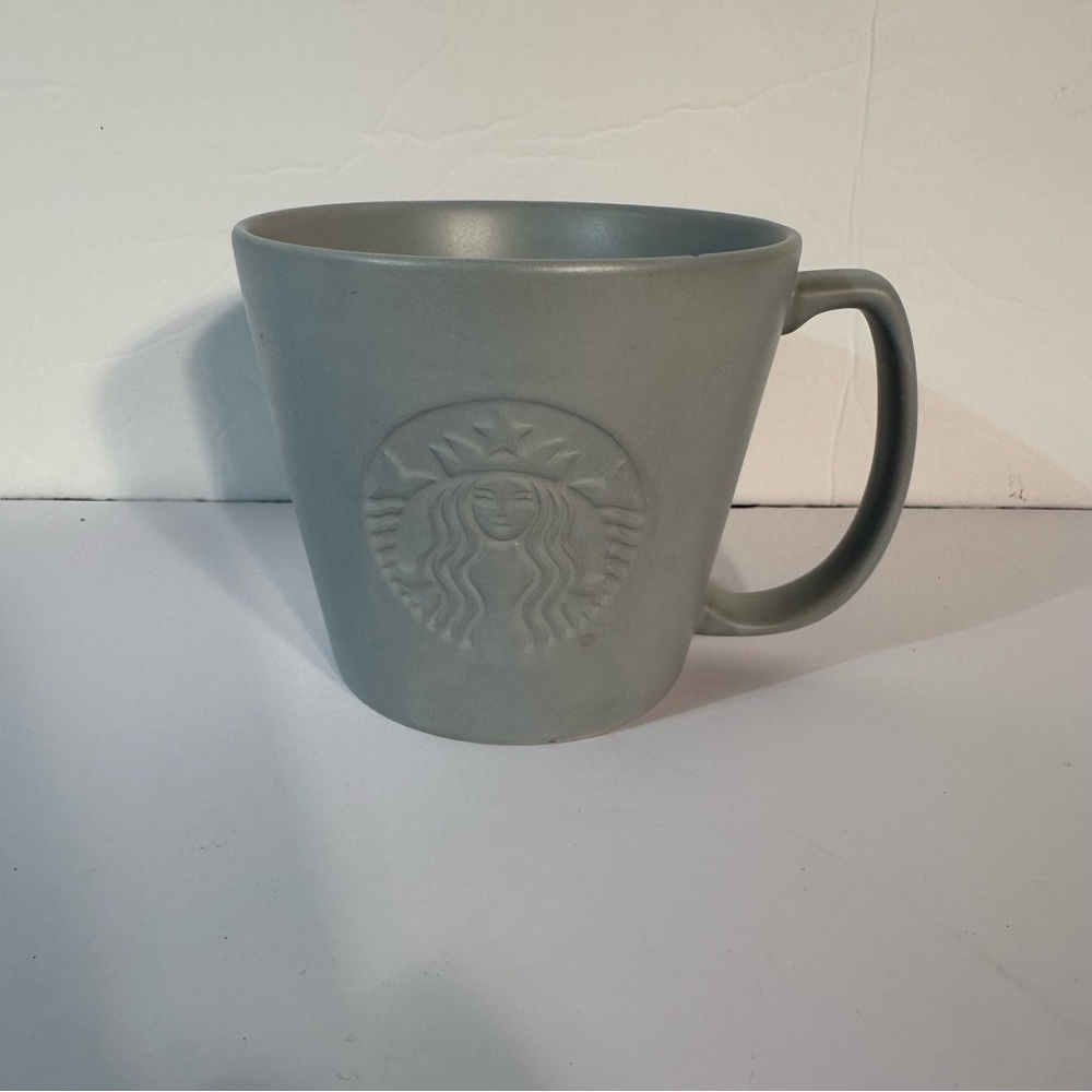 Starbucks Coffee CompanyGray Matte Grande 16oz Coffee Mug Cup Embossed Logo 2019